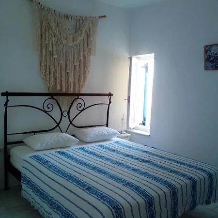 With 2 Bedrooms In With Wonderful Sea View Shared Pool Terrace * Páros